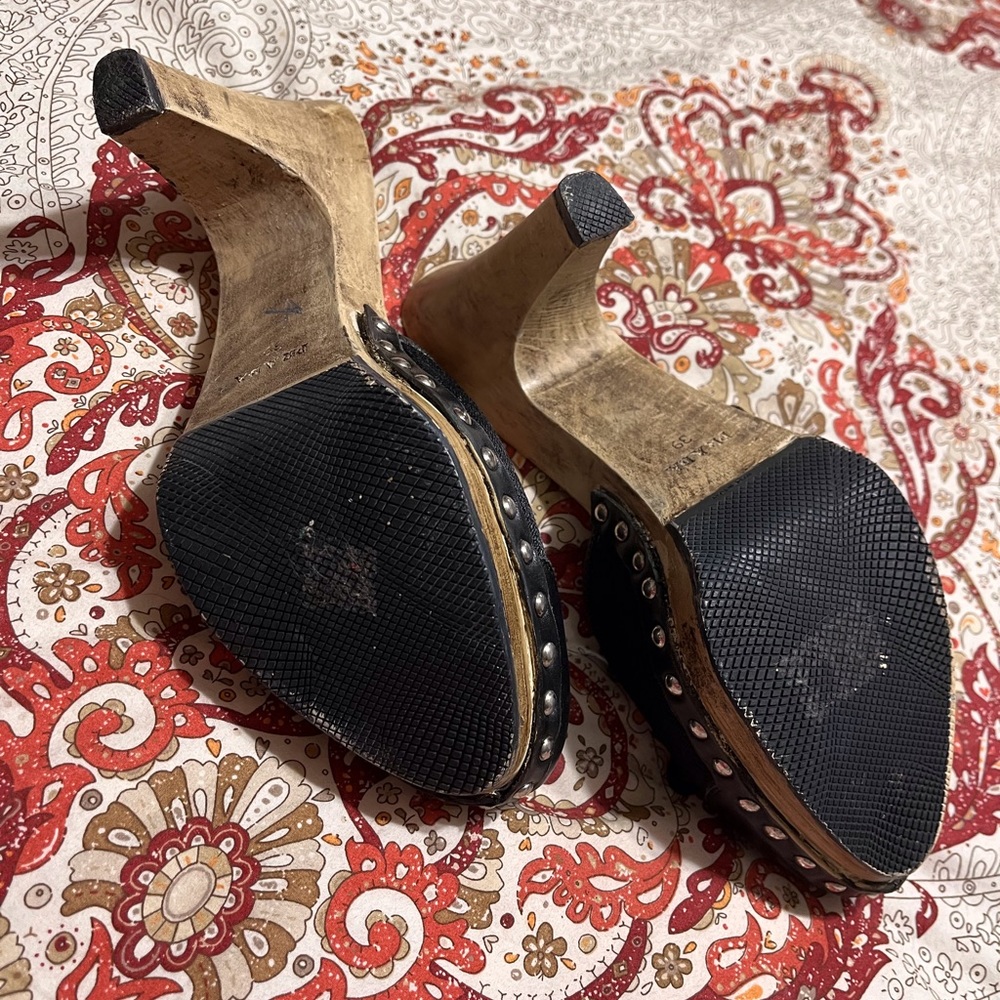 Authentic Prada heels - Picture 3 of 6
